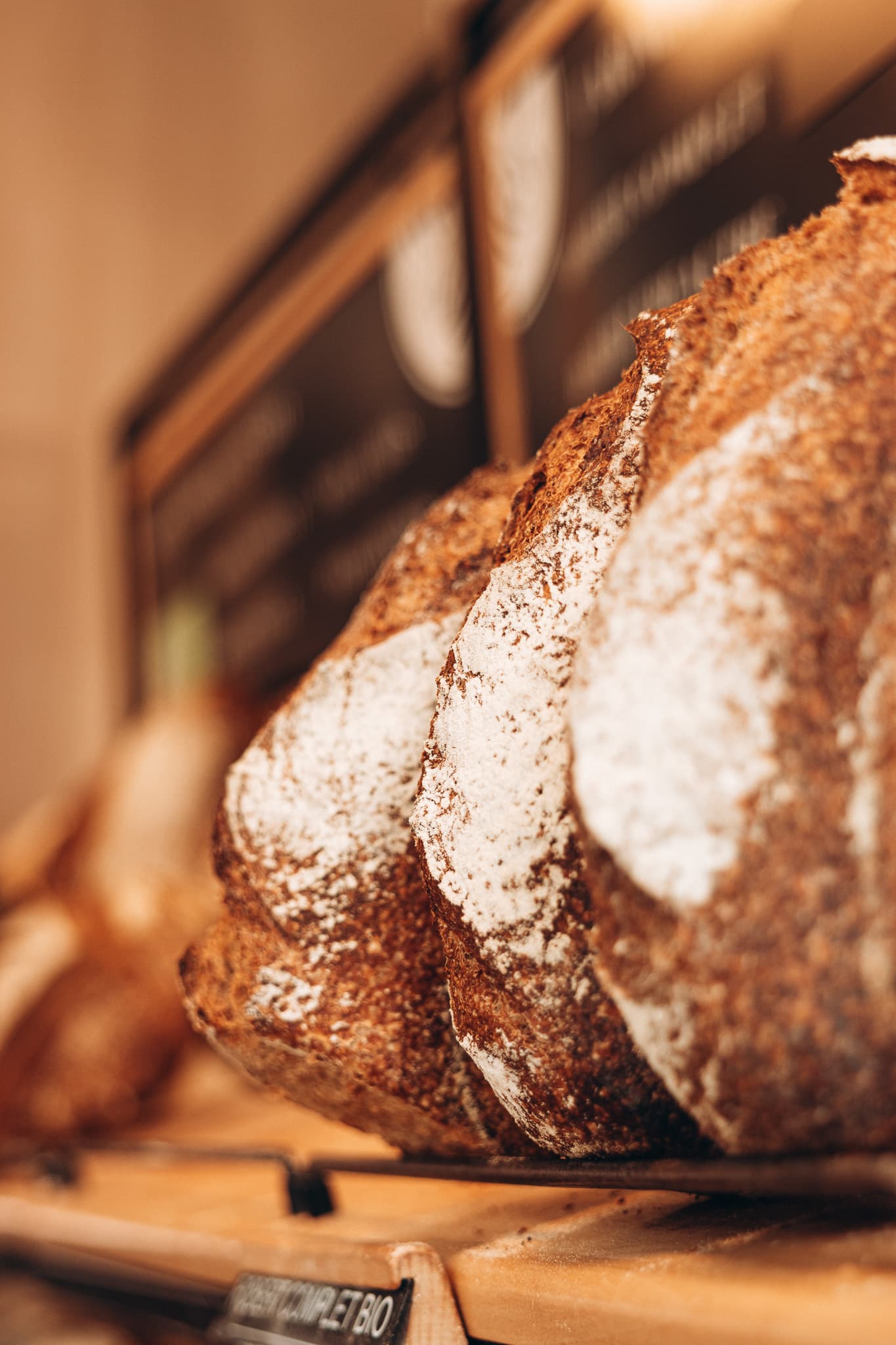 Pain artisanal à la croûte dorée